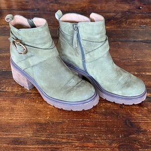 Sofft Jenine Suede Ankle Boot in Fern Green